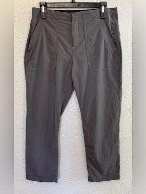 Woman’s Eddie Bauer Capri Hiking Pants size 8